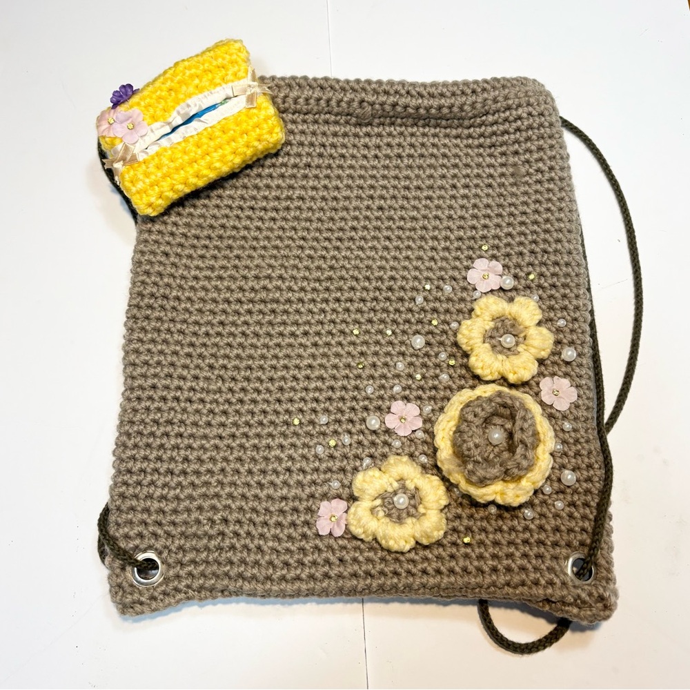 Handmade Crochet Tan backpack flowers - Picture 5 of 9